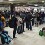 Pengunjun Mulai Memadati Terminal Keberangkatan Bandara Hasanuddin Makassar